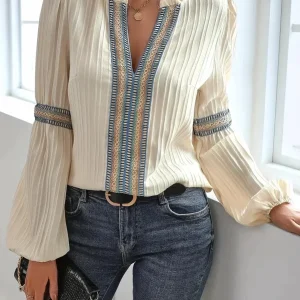 Amelie | Chemisier exquis en dentelle à col en V