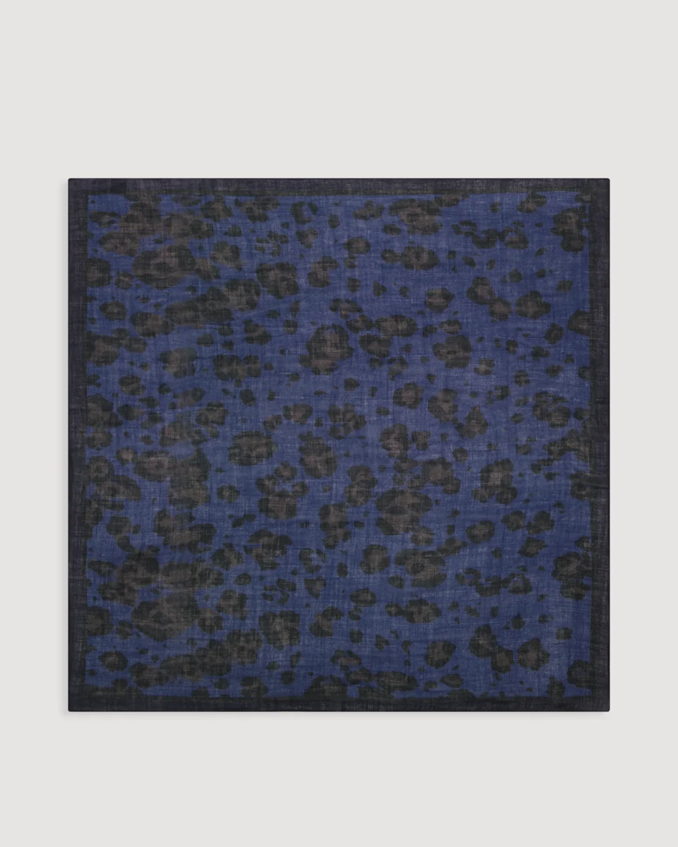 Echarpe Femme en Laine Imprimé Bleu Léopard – Image 3