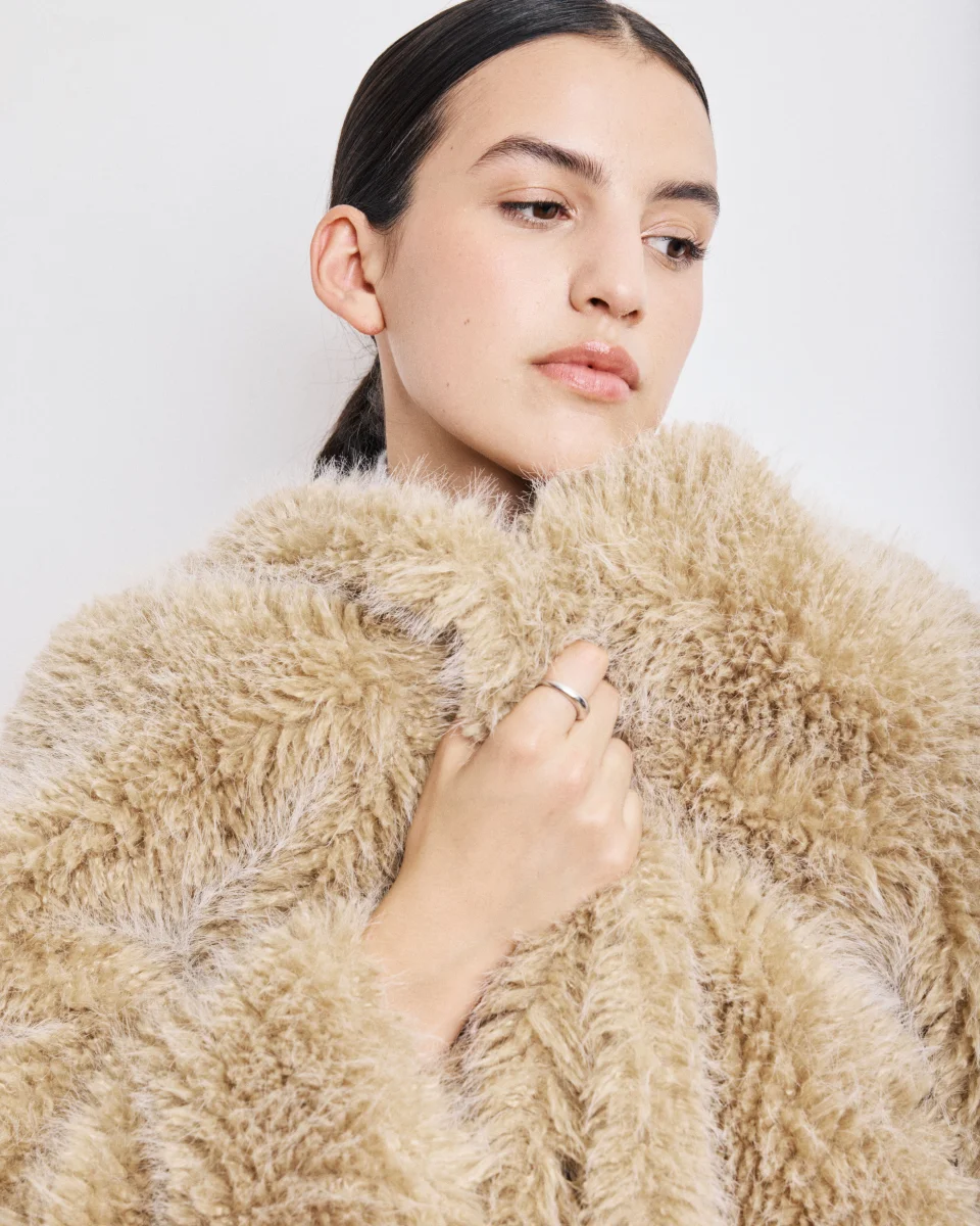 Manteau Femme en Fausse Fourrure à Poils Longs Beige Vivette – Image 2